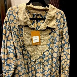 BRAND NEW🦋AUTHENTIC MAGNOLIA PEARL , DISTRESSED TOP, NWT